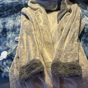 Fluffy robe large
